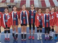 VOLEYBOLCU MİDİ SULTANLAR DA ABLALARININ İZİNDE!