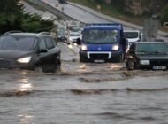 ZONGULDAK’TA KUVVETLİ YAĞIŞ HAYATI OLUMSUZ ETKİLEDİ