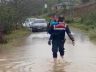 SELDE MAHSUR KALAN ÖĞRENCİLERİ JANDARMA KURTARDI