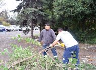 BELEDİYE, OTOPARK ALANINI TEMİZLİYOR