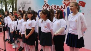 BUGÜN 23 NİSAN NEŞE DOLUYOR İNSAN!
