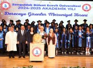 CUMHURİYETİN İLK ÜNİVERSİTESİNDE GURUR DOLU MEZUNİYET