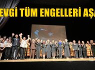 “İŞARET DİLİ İLE TÜRKÜLER” KONSERİNDE ANLAMLI MESAJ!