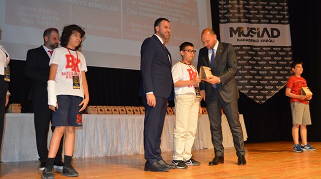 MÜSİAD EREĞLİ, BÖLGEDEKİ BAŞARILI ÖĞRENCİLERİ ÖDÜLLENDİRDİ