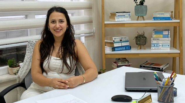 GENÇ KLİNİK PSİKOLOG EREL, YENİ OFİSİNDE