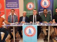 REKTÖR ÖZÖLÇER VE EKİBİ, EREĞLİ STANDINDA TANITIM YAPTI