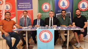 REKTÖR ÖZÖLÇER VE EKİBİ, EREĞLİ STANDINDA TANITIM YAPTI