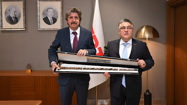 ÖZÖLÇER’DEN TRT Y.K.BAŞKANI REKTÖR YILMAZ’ A ZİYARET