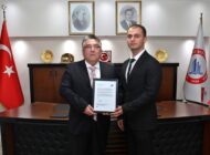 ÖZÖLÇER, NASA ONUR LİSTESİNE GİREN ÖĞRENCİSİNİ KUTLADI