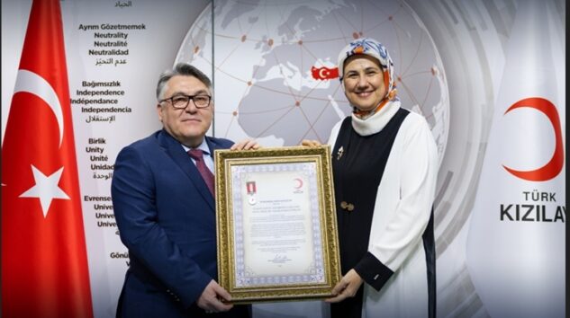 KIZILAY’DAN ÖZÖLÇER’E PLATİN BERAT VE PLATİN MADALYA