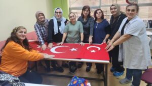 HALK EĞİTİM KURSLARINDA TÜRK BAYRAĞI VURGUSU