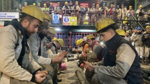 ZONGULDAKLI KAHRAMAN MADENCİLER’DEN DUALI ANMA