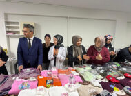 KURSİYERLERİN DİKTİĞİ EŞOFMANLAR ÖĞRENCİLERE HEDİYE EDİLDİ