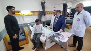 REKTÖR ÖZÖLÇER, BAYRAMDA HASTALARI UNUTMADI