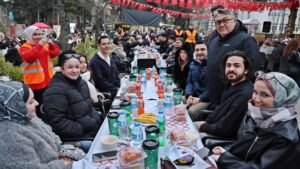 BEUN İFTAR SOFRASINDA REKTÖR-ÖĞRENCİ BİR ARADA