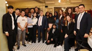 REKTÖR ÖZÖLÇER ULUSLARARASI ÖĞRENCİLERLE İFTAR YAPTI