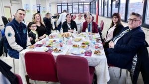 KORUYUCU AİLELER VE HUZUREVİ SAKİNLERİ İFTAR SOFRASINDA