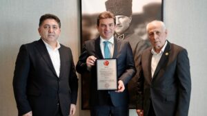 OYAK GENEL MÜDÜRÜ YALÇINTAŞ’A TÜRK DÜNYASI HİZMET ÖDÜLÜ