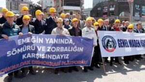 “EYLEMLERİNİ SÜRDÜREN MADENCİLERE SELAM OLSUN”
