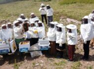 HASBEYLER KÖYLÜLERİ ARICILIĞI HER YÖNÜYLE ÖĞRENİYOR