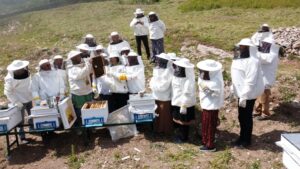 HASBEYLER KÖYLÜLERİ ARICILIĞI HER YÖNÜYLE ÖĞRENİYOR