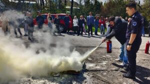 İTFAİYE, MOSAK VE TURİZM FAKÜLTESİ’NDE YANGIN EĞİTİMİ VERDİ