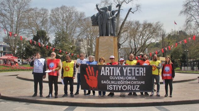 EREĞLİ’DEKİ ÖĞRETMENLER OKULDA ŞİDDETİ KINADI!