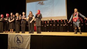 İŞARET DİLİ TÜRKÜLERİ EN GÜÇLÜ ALKIŞLARI HAK ETTİ  