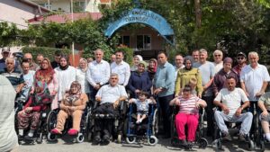 20 TEKERLEKLİ SANDALYE İHTİYAÇ SAHİPLERİNE TESLİM EDİLDİ