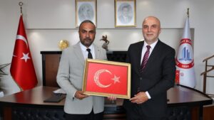 BARÜ REKTÖRÜ AKKAYA, BEUN REKTÖRÜ ULUSOY’U KUTLADI
