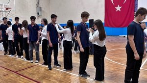 ERFEN’Lİ YENİ ÖĞRENCİLER TÖRENLE YILDIZ TAKTI