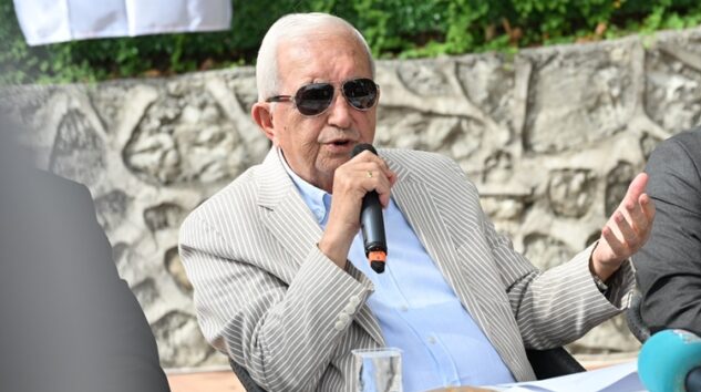 BELEDİYE BAŞKANI DA TRAFİKTEN ŞİKAYETÇİ!