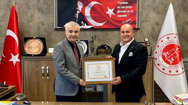 ÜNLÜER, MAZBATASINI TETİK’TEN TESLİM ALDI